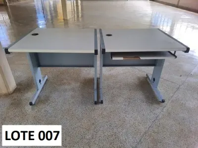 LOTE 418 - 02 MESAS PARA COMPUTADOR (UNIDADE: B-034 - POUSO ALEGRE/MG LOCAL DE RETIRADA: AVENIDA DOS ALECRINS, 1020 - DISTRITO INDUSTRIAL –  POUSO ALEGRE/MG – CEP: 37.556-839)