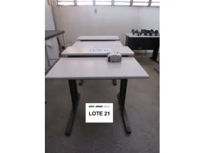 LOTE 359 - 02 MESAS PARA COMPUTADOR + 04 HUB+ TERMINAL DE ACESSO + MESA (UNIDADE: B-041 - PRESIDENTE PRUDENTE/SP - LOCAL DE RETIRADA: RODOVIA ARTUR BOIGUES FILHO Nº 585 - PARQUE RES. CARANDA - PRESIDENTE PRUDENTE/SP – CEP: 19.026-650)