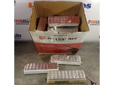 LOTE 159 - 01 LOTE COM VÁRIAS LUMINÁRIAS DE EMERGÊNCIA MARCAS E MODELOS DIVERSOS. (NO ESTADO, LEILÃO NÃO TEM GARANTIA E NEM DEVOLUÇÃO, SUJEITO A POSSÍVEIS AVARIAS VISÍVEIS/OCULTAS E/OU AUSÊNCIA DE COMPONENTES).