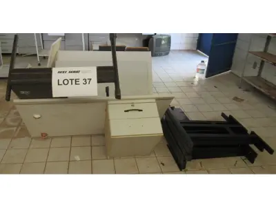 LOTE 375 - 03 MESAS + MESA DE COMPUTADOR (SUCATA) (UNIDADE: B-041 - PRESIDENTE PRUDENTE/SP - LOCAL DE RETIRADA: RODOVIA ARTUR BOIGUES FILHO Nº 585 - PARQUE RES. CARANDA - PRESIDENTE PRUDENTE/SP – CEP: 19.026-650)
