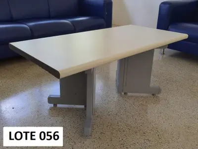 LOTE 467 - MESA AUXILIAR (UNIDADE: B-034 - POUSO ALEGRE/MG LOCAL DE RETIRADA: AVENIDA DOS ALECRINS, 1020 - DISTRITO INDUSTRIAL –  POUSO ALEGRE/MG – CEP: 37.556-839)