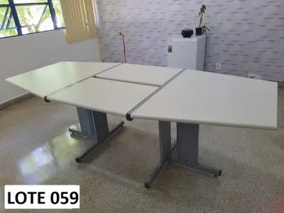 LOTE 470 - MESA DE REUNIAO  (UNIDADE: B-034 - POUSO ALEGRE/MG LOCAL DE RETIRADA: AVENIDA DOS ALECRINS, 1020 - DISTRITO INDUSTRIAL –  POUSO ALEGRE/MG – CEP: 37.556-839)