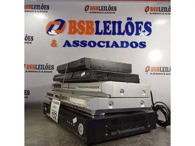 LOTE 152 - 05 APARELHOS DE DVD MARCAS E MODELOS DIVERSOS. (NO ESTADO, LEILÃO NÃO TEM GARANTIA E NEM DEVOLUÇÃO, SUJEITO A POSSÍVEIS AVARIAS VISÍVEIS/OCULTAS E/OU AUSÊNCIA DE COMPONENTES).