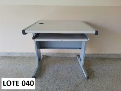LOTE 451 - MESA AUXILIAR  (UNIDADE: B-034 - POUSO ALEGRE/MG LOCAL DE RETIRADA: AVENIDA DOS ALECRINS, 1020 - DISTRITO INDUSTRIAL –  POUSO ALEGRE/MG – CEP: 37.556-839)
