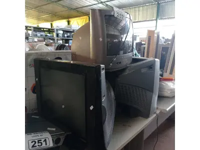LOTE 252 - 03 TV’S DE TUBO MARCAS E MODELOS DIVERSOS. (NO ESTADO, LEILÃO NÃO TEM GARANTIA E NEM DEVOLUÇÃO, SUJEITO A POSSÍVEIS AVARIAS VISÍVEIS/OCULTAS E/OU AUSÊNCIA DE COMPONENTES).