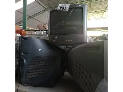 LOTE 252 - 03 TV’S DE TUBO MARCAS E MODELOS DIVERSOS. (NO ESTADO, LEILÃO NÃO TEM GARANTIA E NEM DEVOLUÇÃO, SUJEITO A POSSÍVEIS AVARIAS VISÍVEIS/OCULTAS E/OU AUSÊNCIA DE COMPONENTES).