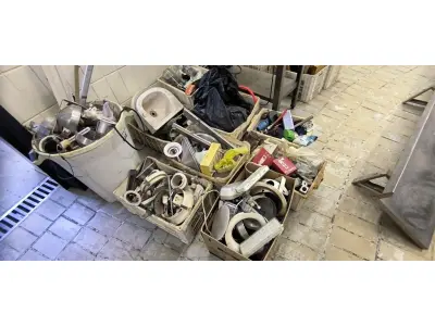 LOTE 032 - MATERIAL ELÉTRICO E HIDRÁULICO DIVERSOS. (NO ESTADO, NÃO SABEMOS SE FUNCIONA. LEILÃO NÃO TEM GARANTIA E NEM DEVOLUÇÃO).