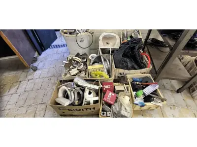 LOTE 032 - MATERIAL ELÉTRICO E HIDRÁULICO DIVERSOS. (NO ESTADO, NÃO SABEMOS SE FUNCIONA. LEILÃO NÃO TEM GARANTIA E NEM DEVOLUÇÃO).