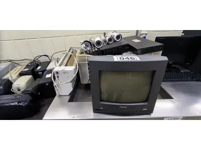 LOTE 046 - 01 EQUIPAMENTO DVR, 01 SUITE, TELEFONES, 04 CAMERAS, CALCULADORAS, 02 LÂMPADAS DE MOSQUITO. (NO ESTADO, NÃO SABEMOS SE FUNCIONA. LEILÃO NÃO TEM GARANTIA E NEM DEVOLUÇÃO).