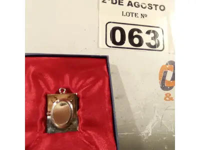 LOTE 063 - 01 RELÓGIO DE BOLSO ANALÓGICO. (NO ESTADO) ATENÇÃO! FAZER A VISITAÇÃO ANTES DE ARREMATAR, NÃO SABEMOS SE FUNCIONA. LEILÃO NÃO TEM GARANTIA E NEM DEVOLUÇÃO, SUJEITO A POSSÍVEIS AVARIAS VISÍVEIS/OCULTAS E/OU AUSÊNCIA DE COMPONENTES.