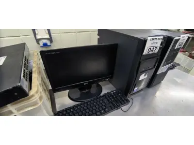LOTE 047 - 1 COMPUTADOR (CPU,MONITOR E TECLADO). (NO ESTADO, NÃO SABEMOS SE FUNCIONA. LEILÃO NÃO TEM GARANTIA E NEM DEVOLUÇÃO).