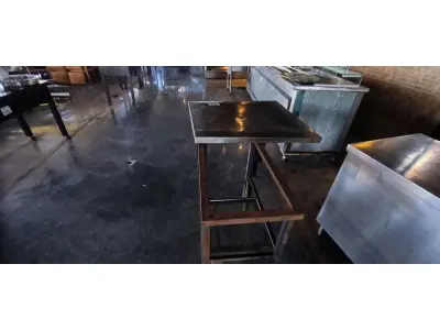 LOTE 178 - BANCADA DE FERRO E INOX. (NO ESTADO, NÃO SABEMOS SE FUNCIONA. LEILÃO NÃO TEM GARANTIA E NEM DEVOLUÇÃO).