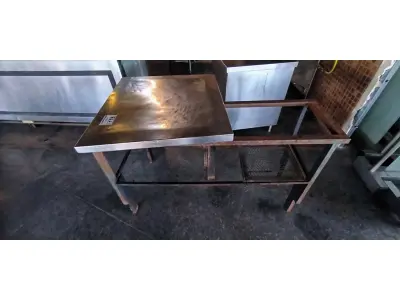 LOTE 178 - BANCADA DE FERRO E INOX. (NO ESTADO, NÃO SABEMOS SE FUNCIONA. LEILÃO NÃO TEM GARANTIA E NEM DEVOLUÇÃO).