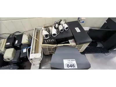 LOTE 046 - 01 EQUIPAMENTO DVR, 01 SUITE, TELEFONES, 04 CAMERAS, CALCULADORAS, 02 LÂMPADAS DE MOSQUITO. (NO ESTADO, NÃO SABEMOS SE FUNCIONA. LEILÃO NÃO TEM GARANTIA E NEM DEVOLUÇÃO).