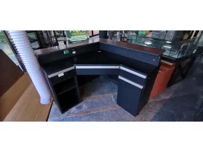 LOTE 146 - BALCÃO CAIXA DE MADEIRA. (NO ESTADO, NÃO SABEMOS SE FUNCIONA. LEILÃO NÃO TEM GARANTIA E NEM DEVOLUÇÃO).