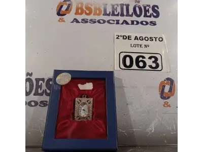 LOTE 063 - 01 RELÓGIO DE BOLSO ANALÓGICO. (NO ESTADO) ATENÇÃO! FAZER A VISITAÇÃO ANTES DE ARREMATAR, NÃO SABEMOS SE FUNCIONA. LEILÃO NÃO TEM GARANTIA E NEM DEVOLUÇÃO, SUJEITO A POSSÍVEIS AVARIAS VISÍVEIS/OCULTAS E/OU AUSÊNCIA DE COMPONENTES.