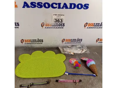 LOTE 363 - 01 LOTE COM 02 COLEIRAS AJUSTÁVEIS E BRINQUEDOS PARA GATOS E 01 TAPETE. (NOVO) (NO ESTADO) ATENÇÃO! FAZER A VISITAÇÃO ANTES DE ARREMATAR, NÃO SABEMOS SE FUNCIONA. LEILÃO NÃO TEM GARANTIA E NEM DEVOLUÇÃO, SUJEITO A POSSÍVEIS AVARIAS VISÍVEIS/OCULTAS E/OU AUSÊNCIA DE COMPONENTES.