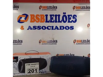 LOTE 201 - 01 CAIXA DE SOM WIRELESS COM CABOS E ALÇA TAMANHO G. (NOVO) (NO ESTADO) ATENÇÃO! FAZER A VISITAÇÃO ANTES DE ARREMATAR, NÃO SABEMOS SE FUNCIONA. LEILÃO NÃO TEM GARANTIA E NEM DEVOLUÇÃO, SUJEITO A POSSÍVEIS AVARIAS VISÍVEIS/OCULTAS E/OU AUSÊNCIA DE COMPONENTES.