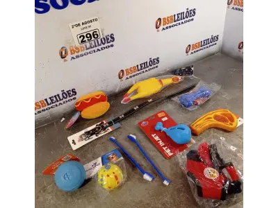 LOTE 296 - 01 LOTE COM VÁRIOS BRINQUEDOS PARA PET. (NOVO) (NO ESTADO) ATENÇÃO! FAZER A VISITAÇÃO ANTES DE ARREMATAR, NÃO SABEMOS SE FUNCIONA. LEILÃO NÃO TEM GARANTIA E NEM DEVOLUÇÃO, SUJEITO A POSSÍVEIS AVARIAS VISÍVEIS/OCULTAS E/OU AUSÊNCIA DE COMPONENTES.