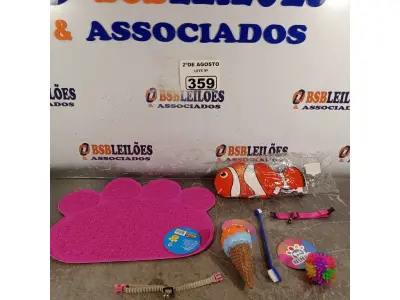 LOTE 359 - 01 LOTE COM 01 COLEIRA AJUSTÁVEL E BRINQUEDOS PARA GATOS E 01 TAPETE. (NOVO) (NO ESTADO) ATENÇÃO! FAZER A VISITAÇÃO ANTES DE ARREMATAR, NÃO SABEMOS SE FUNCIONA. LEILÃO NÃO TEM GARANTIA E NEM DEVOLUÇÃO, SUJEITO A POSSÍVEIS AVARIAS VISÍVEIS/OCULTAS E/OU AUSÊNCIA DE COMPONENTES.