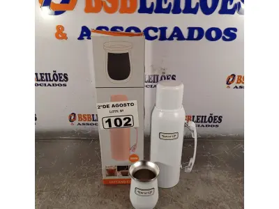 LOTE 102 - 01 GARRAFA TÉRMICA 1 LITRO + 01 COPO DE 160ML. (NOVO) (NO ESTADO) ATENÇÃO! FAZER A VISITAÇÃO ANTES DE ARREMATAR, NÃO SABEMOS SE FUNCIONA. LEILÃO NÃO TEM GARANTIA E NEM DEVOLUÇÃO, SUJEITO A POSSÍVEIS AVARIAS VISÍVEIS/OCULTAS E/OU AUSÊNCIA DE COMPONENTES.
