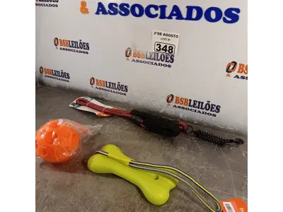 LOTE 348 - 01 LOTE COM VÁRIOS BRINQUEDOS PARA PET TAMANHO GG COLEIRA PARA CÃES DE ATÉ 40KG. (NOVO) (NO ESTADO) ATENÇÃO! FAZER A VISITAÇÃO ANTES DE ARREMATAR, NÃO SABEMOS SE FUNCIONA. LEILÃO NÃO TEM GARANTIA E NEM DEVOLUÇÃO, SUJEITO A POSSÍVEIS AVARIAS VISÍVEIS/OCULTAS E/OU AUSÊNCIA DE COMPONENTES.
