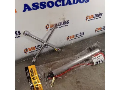 LOTE 271 - 01 BOMBA DE AR COM TANQUE MANÔMETRO E 01 CHAVE DE RODAS 17,19,21,23. (NOVO) (NO ESTADO) ATENÇÃO! FAZER A VISITAÇÃO ANTES DE ARREMATAR, NÃO SABEMOS SE FUNCIONA. LEILÃO NÃO TEM GARANTIA E NEM DEVOLUÇÃO, SUJEITO A POSSÍVEIS AVARIAS VISÍVEIS/OCULTAS E/OU AUSÊNCIA DE COMPONENTES.
