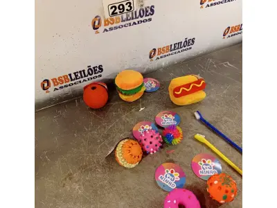 LOTE 293 - 01 LOTE COM VÁRIOS BRINQUEDOS PARA PET. (NOVO) (NO ESTADO) ATENÇÃO! FAZER A VISITAÇÃO ANTES DE ARREMATAR, NÃO SABEMOS SE FUNCIONA. LEILÃO NÃO TEM GARANTIA E NEM DEVOLUÇÃO, SUJEITO A POSSÍVEIS AVARIAS VISÍVEIS/OCULTAS E/OU AUSÊNCIA DE COMPONENTES.