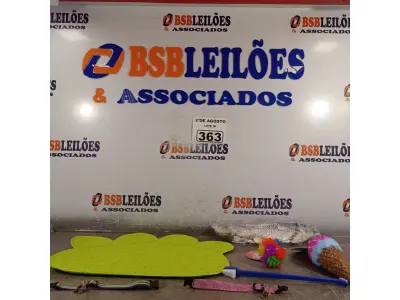 LOTE 363 - 01 LOTE COM 02 COLEIRAS AJUSTÁVEIS E BRINQUEDOS PARA GATOS E 01 TAPETE. (NOVO) (NO ESTADO) ATENÇÃO! FAZER A VISITAÇÃO ANTES DE ARREMATAR, NÃO SABEMOS SE FUNCIONA. LEILÃO NÃO TEM GARANTIA E NEM DEVOLUÇÃO, SUJEITO A POSSÍVEIS AVARIAS VISÍVEIS/OCULTAS E/OU AUSÊNCIA DE COMPONENTES.