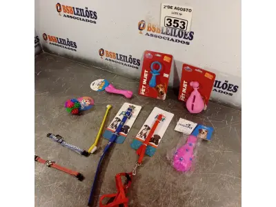 LOTE 353 - 01 LOTE COM COLEIRAS PARA CÃES TAMANHO P E BRINQUEDOS. (NOVO) (NO ESTADO) ATENÇÃO! FAZER A VISITAÇÃO ANTES DE ARREMATAR, NÃO SABEMOS SE FUNCIONA. LEILÃO NÃO TEM GARANTIA E NEM DEVOLUÇÃO, SUJEITO A POSSÍVEIS AVARIAS VISÍVEIS/OCULTAS E/OU AUSÊNCIA DE COMPONENTES.