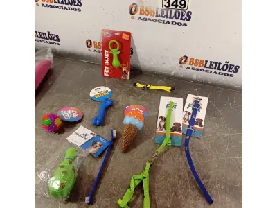 LOTE 349 - 01 LOTE COM VÁRIOS BRINQUEDOS PARA CAT/DOG E COLEIRAS TAMANHO P. (NOVO) (NO ESTADO) ATENÇÃO! FAZER A VISITAÇÃO ANTES DE ARREMATAR, NÃO SABEMOS SE FUNCIONA. LEILÃO NÃO TEM GARANTIA E NEM DEVOLUÇÃO, SUJEITO A POSSÍVEIS AVARIAS VISÍVEIS/OCULTAS E/OU AUSÊNCIA DE COMPONENTES.