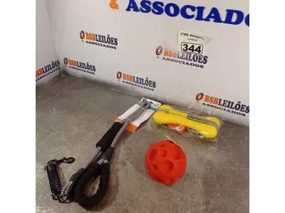 LOTE 344 - 01 LOTE COM VÁRIOS BRINQUEDOS PARA PET TAMANHO GG COLEIRA PARA CÃES DE ATÉ 40KG. (NOVO) (NO ESTADO) ATENÇÃO! FAZER A VISITAÇÃO ANTES DE ARREMATAR, NÃO SABEMOS SE FUNCIONA. LEILÃO NÃO TEM GARANTIA E NEM DEVOLUÇÃO, SUJEITO A POSSÍVEIS AVARIAS VISÍVEIS/OCULTAS E/OU AUSÊNCIA DE COMPONENTES.