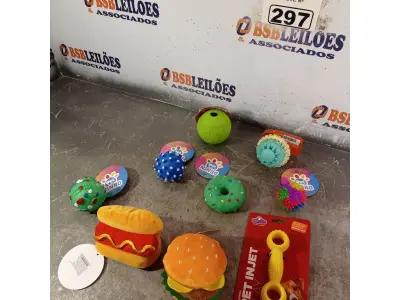 LOTE 297 - 01 LOTE COM VÁRIOS BRINQUEDOS PARA PET. (NOVO) (NO ESTADO) ATENÇÃO! FAZER A VISITAÇÃO ANTES DE ARREMATAR, NÃO SABEMOS SE FUNCIONA. LEILÃO NÃO TEM GARANTIA E NEM DEVOLUÇÃO, SUJEITO A POSSÍVEIS AVARIAS VISÍVEIS/OCULTAS E/OU AUSÊNCIA DE COMPONENTES.