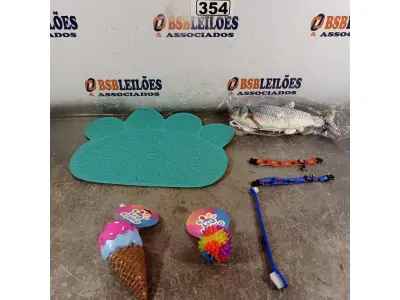 LOTE 354 - 01 LOTE COM COLEIRAS AJUSTÁVEIS E BRINQUEDOS PARA CÃES E GATOS E 01 TAPETE. (NOVO) (NO ESTADO) ATENÇÃO! FAZER A VISITAÇÃO ANTES DE ARREMATAR, NÃO SABEMOS SE FUNCIONA. LEILÃO NÃO TEM GARANTIA E NEM DEVOLUÇÃO, SUJEITO A POSSÍVEIS AVARIAS VISÍVEIS/OCULTAS E/OU AUSÊNCIA DE COMPONENTES.