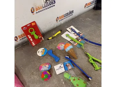 LOTE 349 - 01 LOTE COM VÁRIOS BRINQUEDOS PARA CAT/DOG E COLEIRAS TAMANHO P. (NOVO) (NO ESTADO) ATENÇÃO! FAZER A VISITAÇÃO ANTES DE ARREMATAR, NÃO SABEMOS SE FUNCIONA. LEILÃO NÃO TEM GARANTIA E NEM DEVOLUÇÃO, SUJEITO A POSSÍVEIS AVARIAS VISÍVEIS/OCULTAS E/OU AUSÊNCIA DE COMPONENTES.