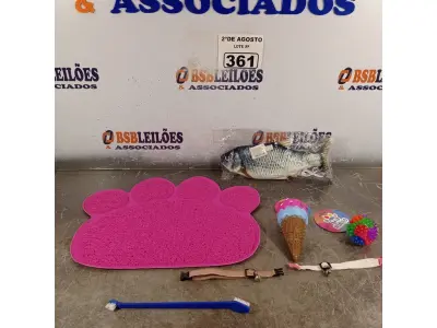 LOTE 361 - 01 LOTE COM 02 COLEIRAS AJUSTÁVEIS E BRINQUEDOS PARA GATOS E 01 TAPETE. (NOVO) (NO ESTADO) ATENÇÃO! FAZER A VISITAÇÃO ANTES DE ARREMATAR, NÃO SABEMOS SE FUNCIONA. LEILÃO NÃO TEM GARANTIA E NEM DEVOLUÇÃO, SUJEITO A POSSÍVEIS AVARIAS VISÍVEIS/OCULTAS E/OU AUSÊNCIA DE COMPONENTES.