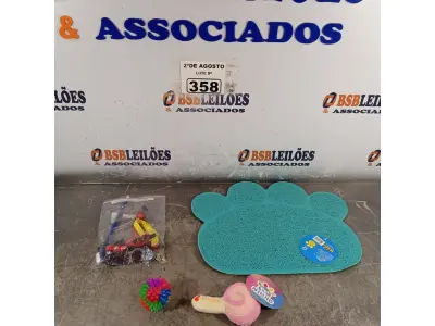 LOTE 358 - 01 LOTE COM VÁRIOS BRINQUEDOS PARA CACHORROS E GATOS COM 05 COLEIRAS AJUSTÁVEIS. (NOVO) (NO ESTADO) ATENÇÃO! FAZER A VISITAÇÃO ANTES DE ARREMATAR, NÃO SABEMOS SE FUNCIONA. LEILÃO NÃO TEM GARANTIA E NEM DEVOLUÇÃO, SUJEITO A POSSÍVEIS AVARIAS VISÍVEIS/OCULTAS E/OU AUSÊNCIA DE COMPONENTES.
