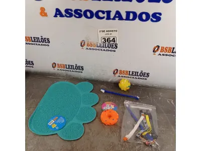 LOTE 364 - 01 LOTE COM 05 COLEIRAS AJUSTÁVEIS, BRINQUEDOS PARA GATOS E 01 TAPETE. (NOVO) (NO ESTADO) ATENÇÃO! FAZER A VISITAÇÃO ANTES DE ARREMATAR, NÃO SABEMOS SE FUNCIONA. LEILÃO NÃO TEM GARANTIA E NEM DEVOLUÇÃO, SUJEITO A POSSÍVEIS AVARIAS VISÍVEIS/OCULTAS E/OU AUSÊNCIA DE COMPONENTES.