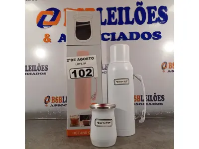 LOTE 102 - 01 GARRAFA TÉRMICA 1 LITRO + 01 COPO DE 160ML. (NOVO) (NO ESTADO) ATENÇÃO! FAZER A VISITAÇÃO ANTES DE ARREMATAR, NÃO SABEMOS SE FUNCIONA. LEILÃO NÃO TEM GARANTIA E NEM DEVOLUÇÃO, SUJEITO A POSSÍVEIS AVARIAS VISÍVEIS/OCULTAS E/OU AUSÊNCIA DE COMPONENTES.