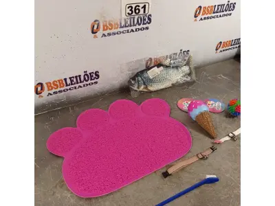 LOTE 361 - 01 LOTE COM 02 COLEIRAS AJUSTÁVEIS E BRINQUEDOS PARA GATOS E 01 TAPETE. (NOVO) (NO ESTADO) ATENÇÃO! FAZER A VISITAÇÃO ANTES DE ARREMATAR, NÃO SABEMOS SE FUNCIONA. LEILÃO NÃO TEM GARANTIA E NEM DEVOLUÇÃO, SUJEITO A POSSÍVEIS AVARIAS VISÍVEIS/OCULTAS E/OU AUSÊNCIA DE COMPONENTES.