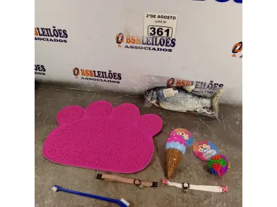 LOTE 361 - 01 LOTE COM 02 COLEIRAS AJUSTÁVEIS E BRINQUEDOS PARA GATOS E 01 TAPETE. (NOVO) (NO ESTADO) ATENÇÃO! FAZER A VISITAÇÃO ANTES DE ARREMATAR, NÃO SABEMOS SE FUNCIONA. LEILÃO NÃO TEM GARANTIA E NEM DEVOLUÇÃO, SUJEITO A POSSÍVEIS AVARIAS VISÍVEIS/OCULTAS E/OU AUSÊNCIA DE COMPONENTES.
