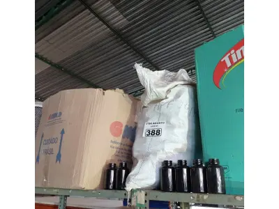 LOTE 388 - 01 LOTE COM GRANDE QUANTIDADE DE FRASCOS PLÁSTICOS. (NO ESTADO) ATENÇÃO! FAZER A VISITAÇÃO ANTES DE ARREMATAR, NÃO SABEMOS SE FUNCIONA. LEILÃO NÃO TEM GARANTIA E NEM DEVOLUÇÃO, SUJEITO A POSSÍVEIS AVARIAS VISÍVEIS/OCULTAS E/OU AUSÊNCIA DE COMPONENTES.