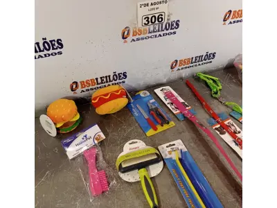 LOTE 306 - 01 LOTE COM VÁRIOS BRINQUEDOS PARA PET. (NOVO) (NO ESTADO) ATENÇÃO! FAZER A VISITAÇÃO ANTES DE ARREMATAR, NÃO SABEMOS SE FUNCIONA. LEILÃO NÃO TEM GARANTIA E NEM DEVOLUÇÃO, SUJEITO A POSSÍVEIS AVARIAS VISÍVEIS/OCULTAS E/OU AUSÊNCIA DE COMPONENTES.