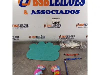 LOTE 354 - 01 LOTE COM COLEIRAS AJUSTÁVEIS E BRINQUEDOS PARA CÃES E GATOS E 01 TAPETE. (NOVO) (NO ESTADO) ATENÇÃO! FAZER A VISITAÇÃO ANTES DE ARREMATAR, NÃO SABEMOS SE FUNCIONA. LEILÃO NÃO TEM GARANTIA E NEM DEVOLUÇÃO, SUJEITO A POSSÍVEIS AVARIAS VISÍVEIS/OCULTAS E/OU AUSÊNCIA DE COMPONENTES.