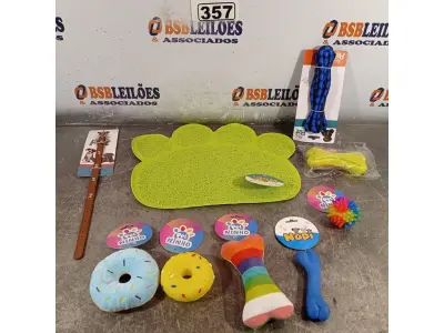 LOTE 357 - 01 LOTE COM VÁRIOS BRINQUEDOS PARA PET. (NOVO) (NO ESTADO) ATENÇÃO! FAZER A VISITAÇÃO ANTES DE ARREMATAR, NÃO SABEMOS SE FUNCIONA. LEILÃO NÃO TEM GARANTIA E NEM DEVOLUÇÃO, SUJEITO A POSSÍVEIS AVARIAS VISÍVEIS/OCULTAS E/OU AUSÊNCIA DE COMPONENTES.