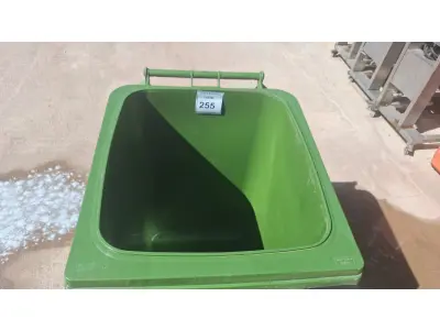 LOTE 255 - 01 LIXEIRA DE 360 LITROS. (NO ESTADO) ATENÇÃO! FAZER A VISITAÇÃO ANTES DE ARREMATAR, NÃO SABEMOS SE FUNCIONA. LEILÃO NÃO TEM GARANTIA E NEM DEVOLUÇÃO, SUJEITO A POSSÍVEIS AVARIAS VISÍVEIS/OCULTAS E/OU AUSÊNCIA DE COMPONENTES.