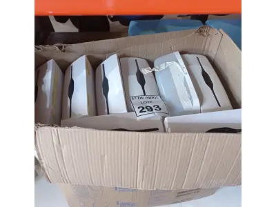 LOTE 293 - 01 CAIXA COM DISPENSES DE PAPEL. (NO ESTADO) ATENÇÃO! FAZER A VISITAÇÃO ANTES DE ARREMATAR, NÃO SABEMOS SE FUNCIONA. LEILÃO NÃO TEM GARANTIA E NEM DEVOLUÇÃO, SUJEITO A POSSÍVEIS AVARIAS VISÍVEIS/OCULTAS E/OU AUSÊNCIA DE COMPONENTES.