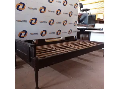 LOTE 669 - 01 CAMA DE SOLTEIRO EM IMBUIA DO POLO MADEIREIRO DO RIO GRANDE DO SUL.  (NO ESTADO) ATENÇÃO! FAZER A VISITAÇÃO ANTES DE ARREMATAR, NÃO SABEMOS SE FUNCIONA. LEILÃO NÃO TEM GARANTIA E NEM DEVOLUÇÃO, SUJEITO A POSSÍVEIS AVARIAS VISÍVEIS/OCULTAS E/OU AUSÊNCIA DE COMPONENTES.