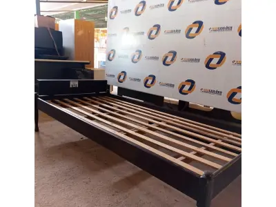 LOTE 672 - 01 CAMA DE SOLTEIRO EM IMBUIA DO POLO MADEIREIRO DO RIO GRANDE DO SUL.  (NO ESTADO) ATENÇÃO! FAZER A VISITAÇÃO ANTES DE ARREMATAR, NÃO SABEMOS SE FUNCIONA. LEILÃO NÃO TEM GARANTIA E NEM DEVOLUÇÃO, SUJEITO A POSSÍVEIS AVARIAS VISÍVEIS/OCULTAS E/OU AUSÊNCIA DE COMPONENTES.