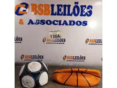 LOTE 130 - 01 BOLA DE BASQUETE E 01 BOLA DE FUTEBOL. (NO ESTADO) ATENÇÃO! FAZER A VISITAÇÃO ANTES DE ARREMATAR, NÃO SABEMOS SE FUNCIONA. LEILÃO NÃO TEM GARANTIA E NEM DEVOLUÇÃO, SUJEITO A POSSÍVEIS AVARIAS VISÍVEIS/OCULTAS E/OU AUSÊNCIA DE COMPONENTES.